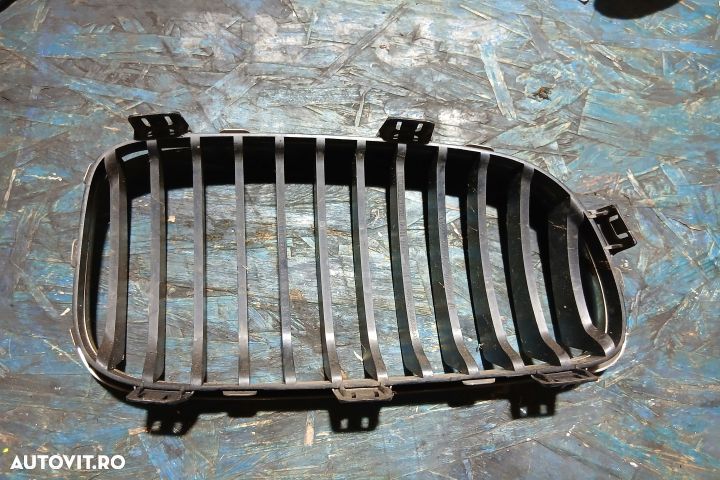 Grila radiator stanga 7166439  7179655 7166439  7179655 BMW Seria 1 E - 2