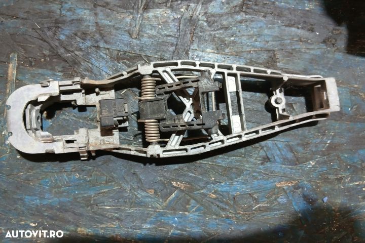 Maner deschidere din exterior usa fata stanga 7H0837885C 7H0837885C V - 3
