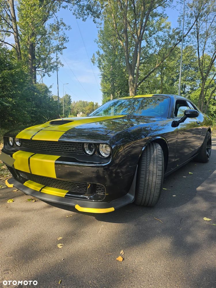 Dodge Challenger - 2