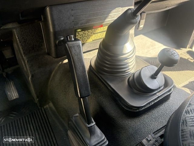 Land Rover Defender 90 2.5 TD5 Metal Top - 37