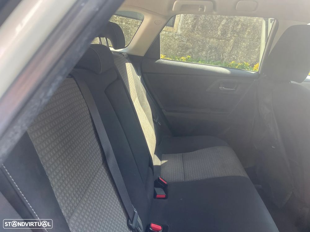 Toyota Auris Touring Sports 1.8 HSD Comfort +P.Techno+P.Sport - 27