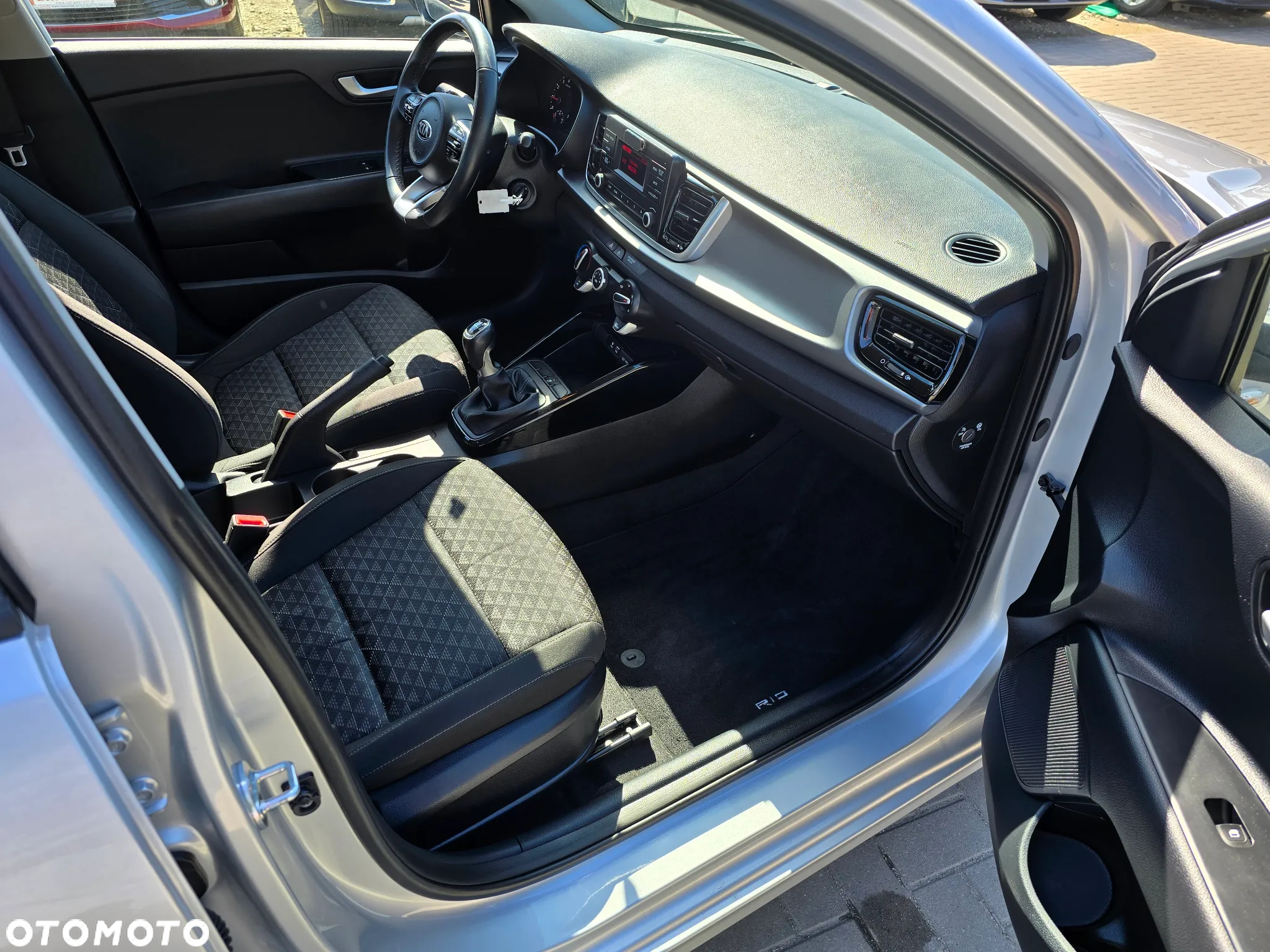 Kia Rio - 11
