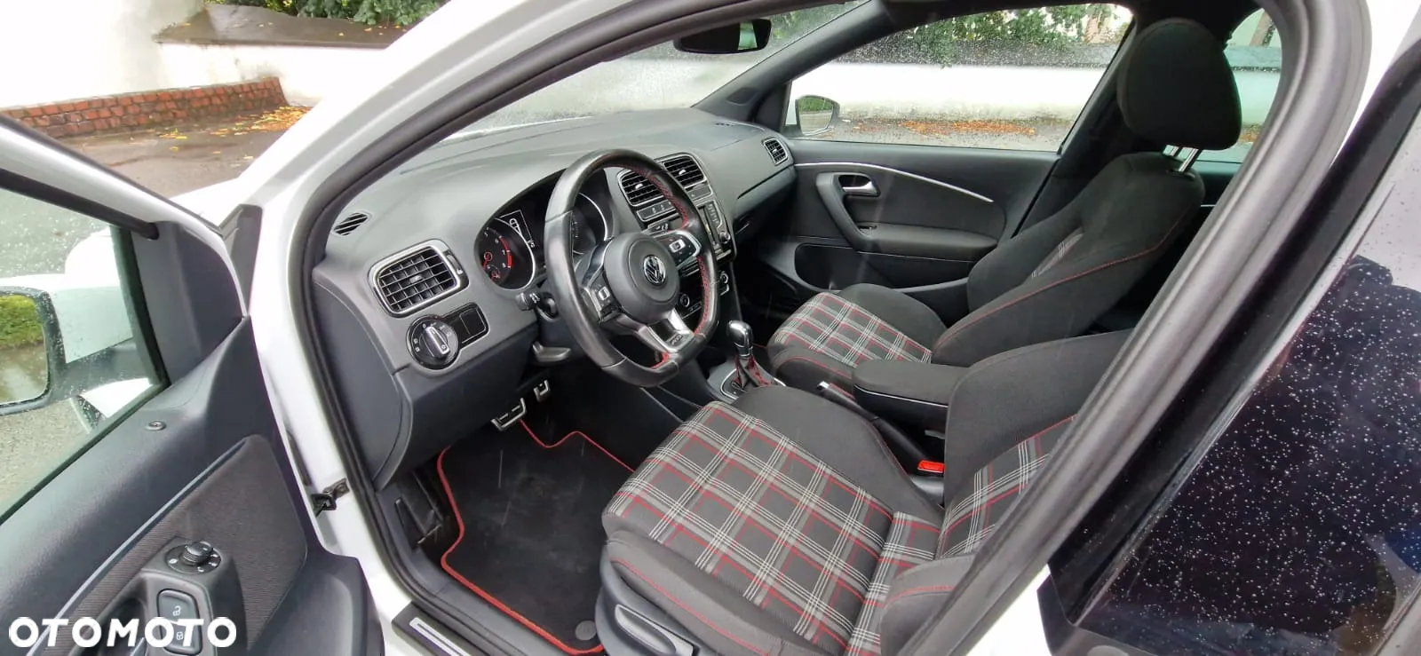 Volkswagen Polo 1.8 TSI (Blue Motion Technology) DSG GTI - 14