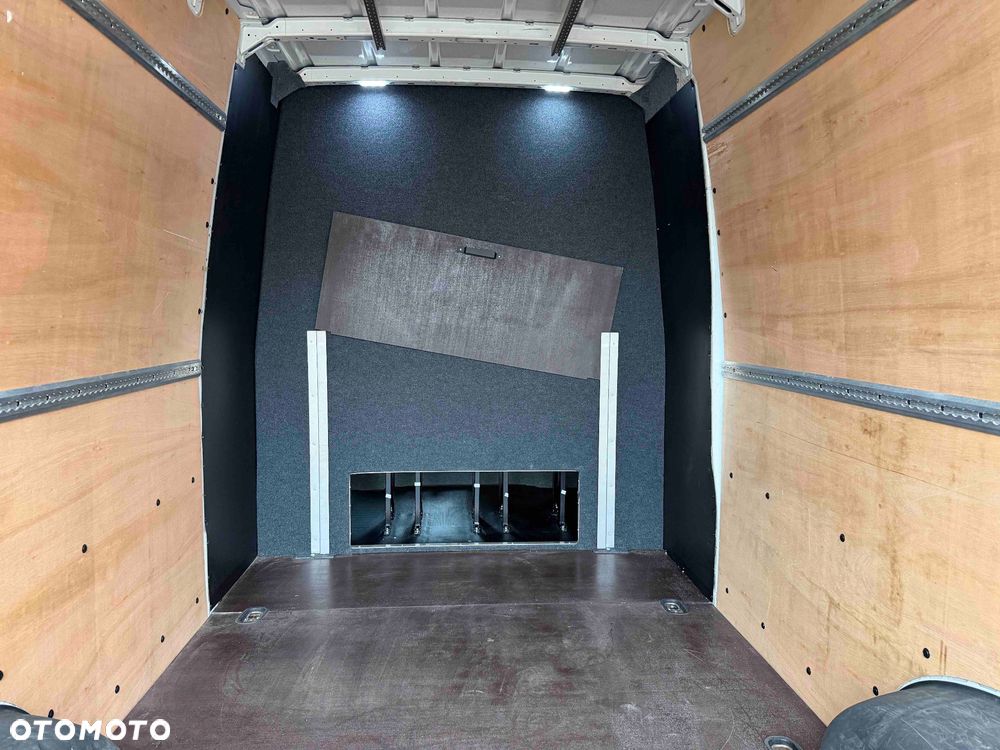 Volkswagen Crafter 7 Osobowy - 12