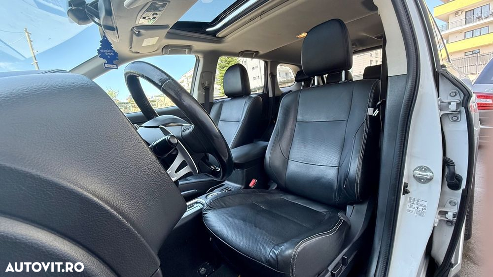 Mitsubishi Outlander - 12