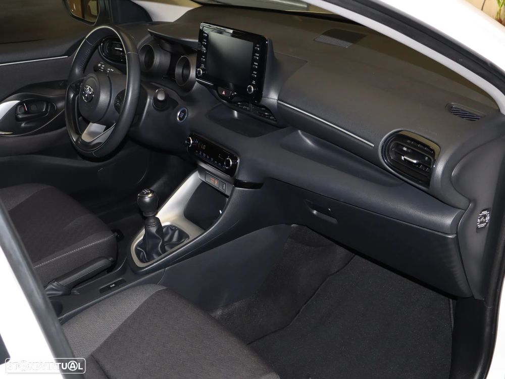 Toyota Yaris 1.5 VVT-i Exclusive - 17
