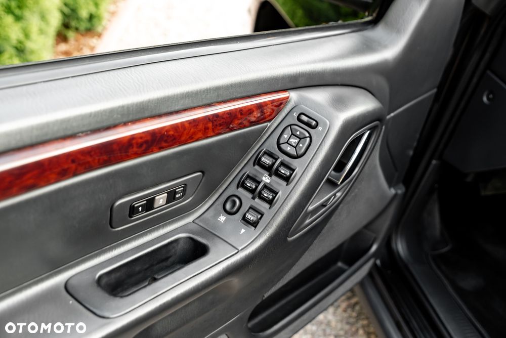 Jeep Grand Cherokee - 16