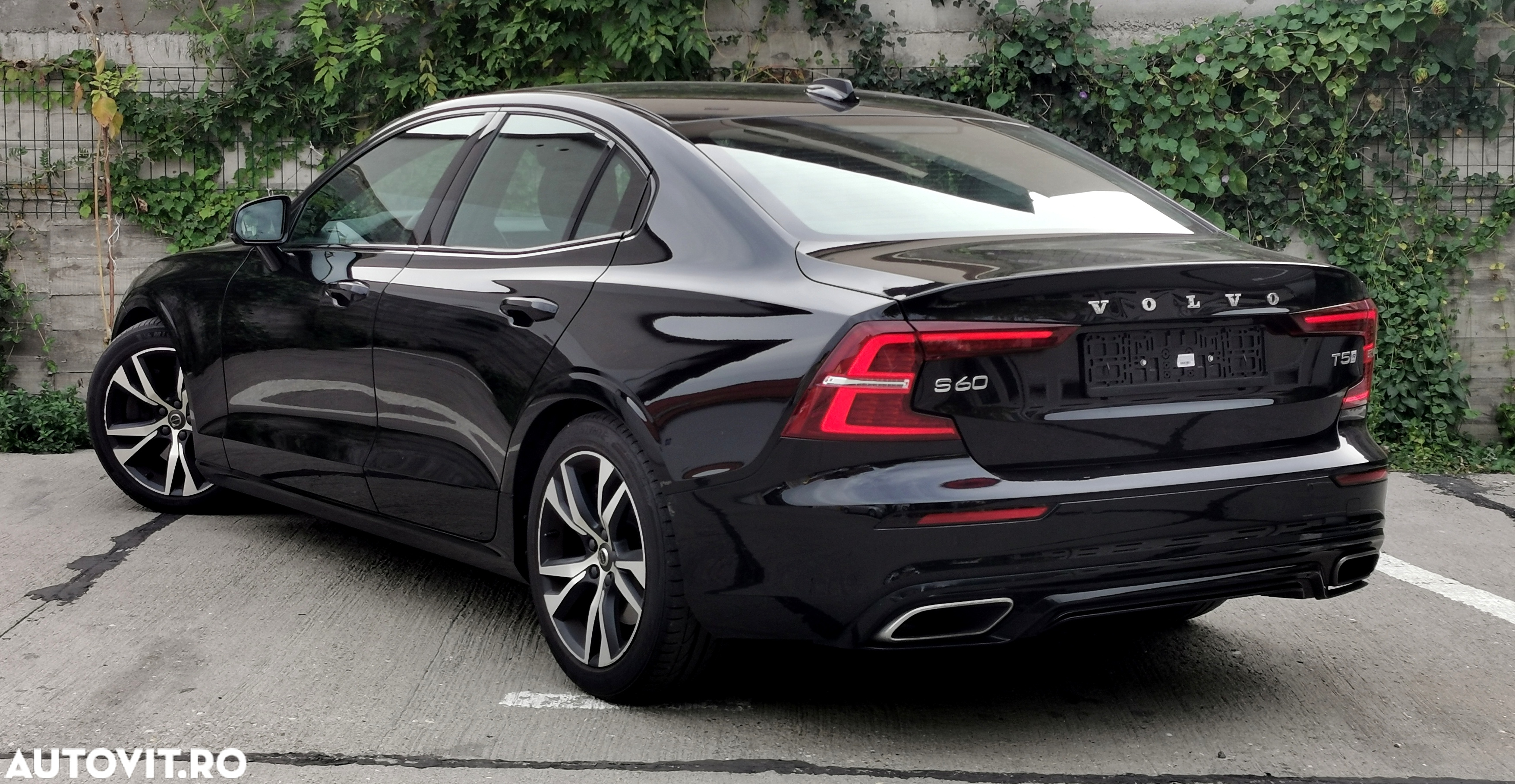 Volvo S60 T5 R-Design - 4