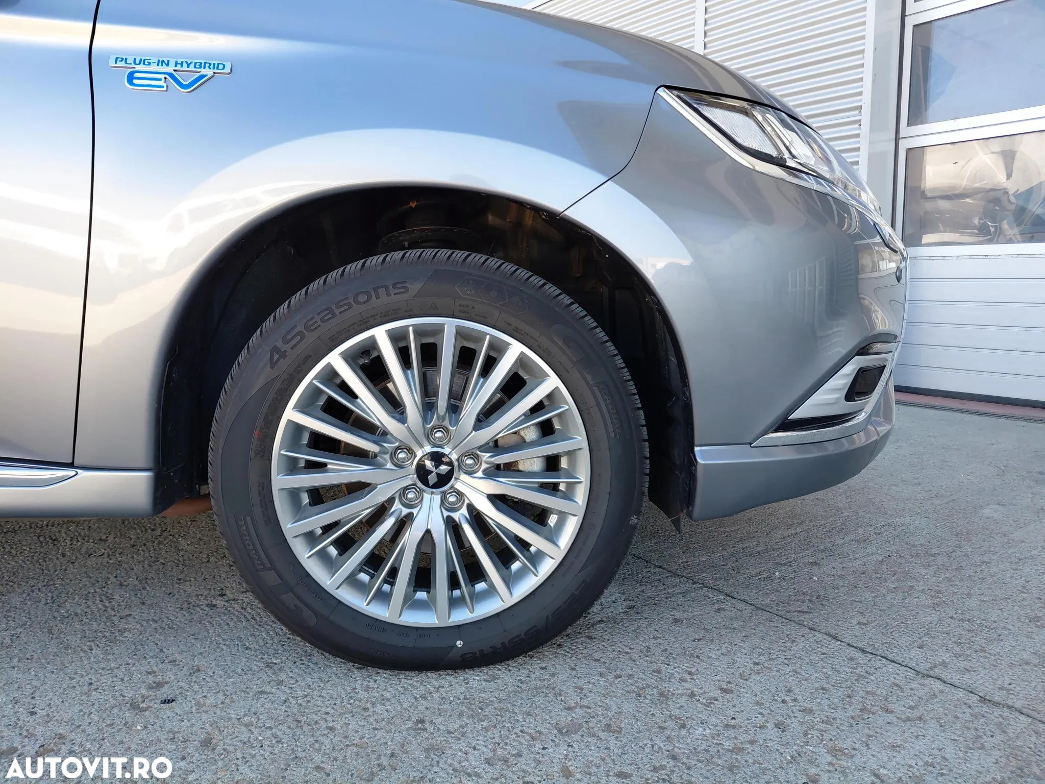 Mitsubishi Outlander 2.4 4WD Plug-In Hybrid Spirit - 16