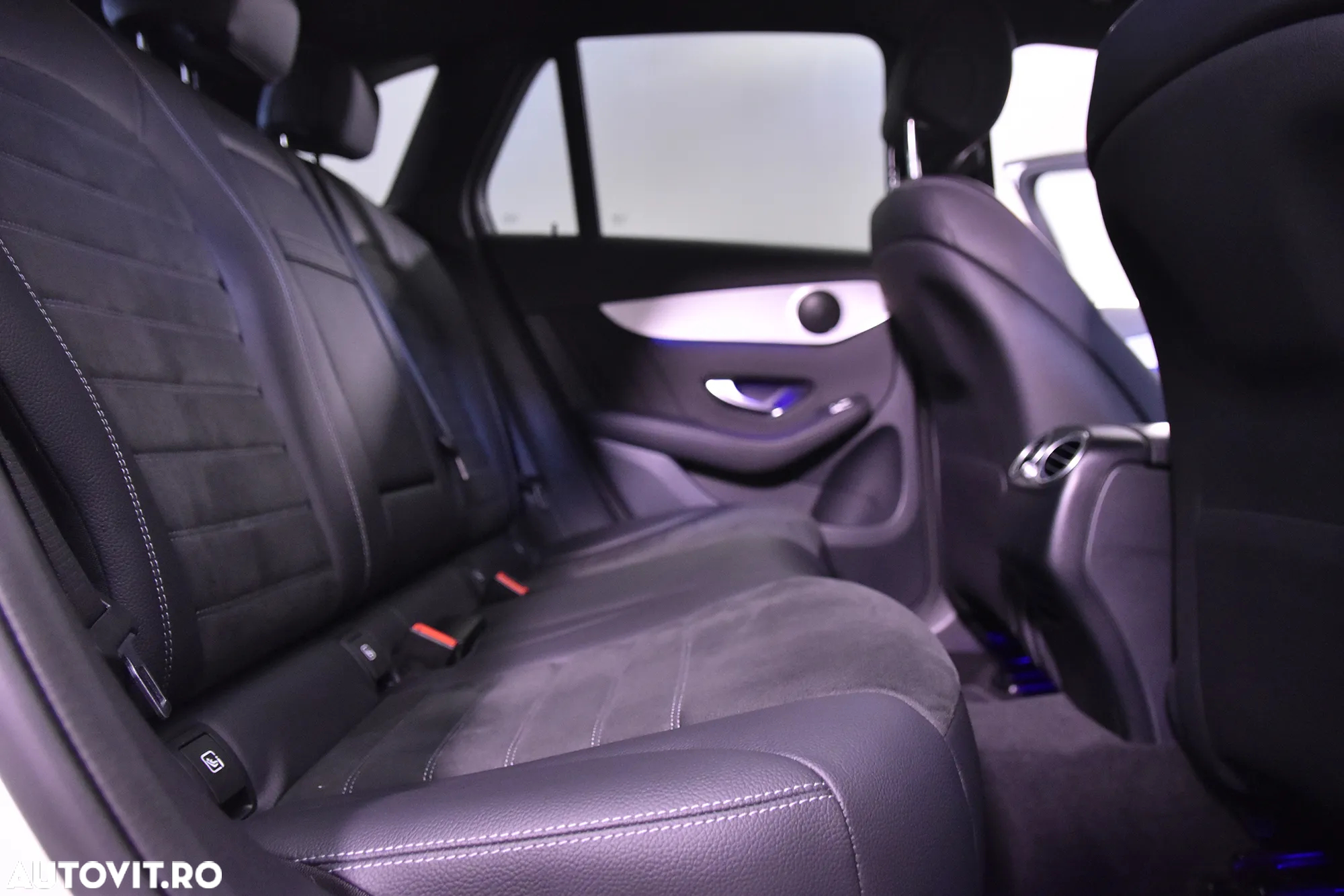 Mercedes-Benz GLC 300 e 4MATIC - 12