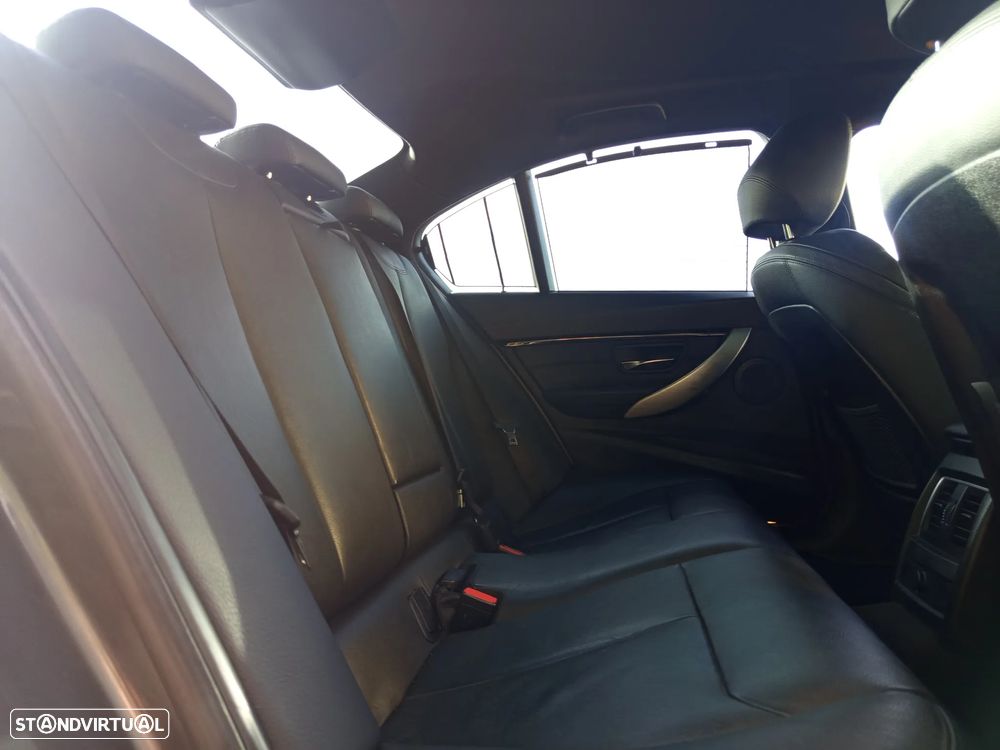 BMW 320 d Aut. M Sport - 34