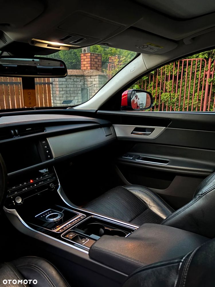 Jaguar XF 2.0 i4D AWD Prestige - 5