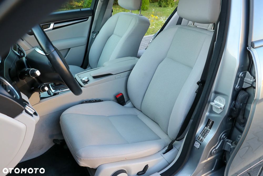 Mercedes-Benz Klasa C 200 CDI DPF Automatik Elegance - 29