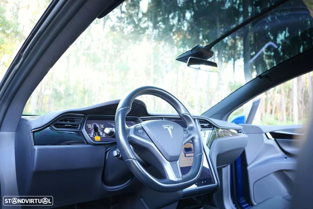 Tesla Model X 75D - 15