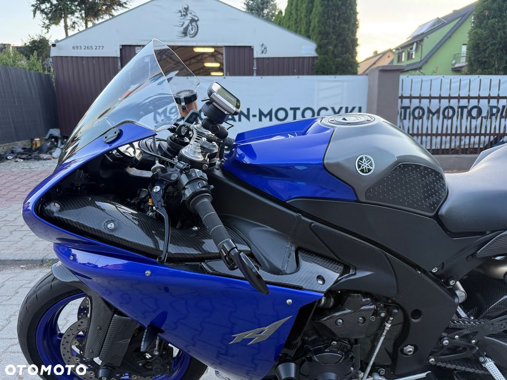 Yamaha R1 - 27