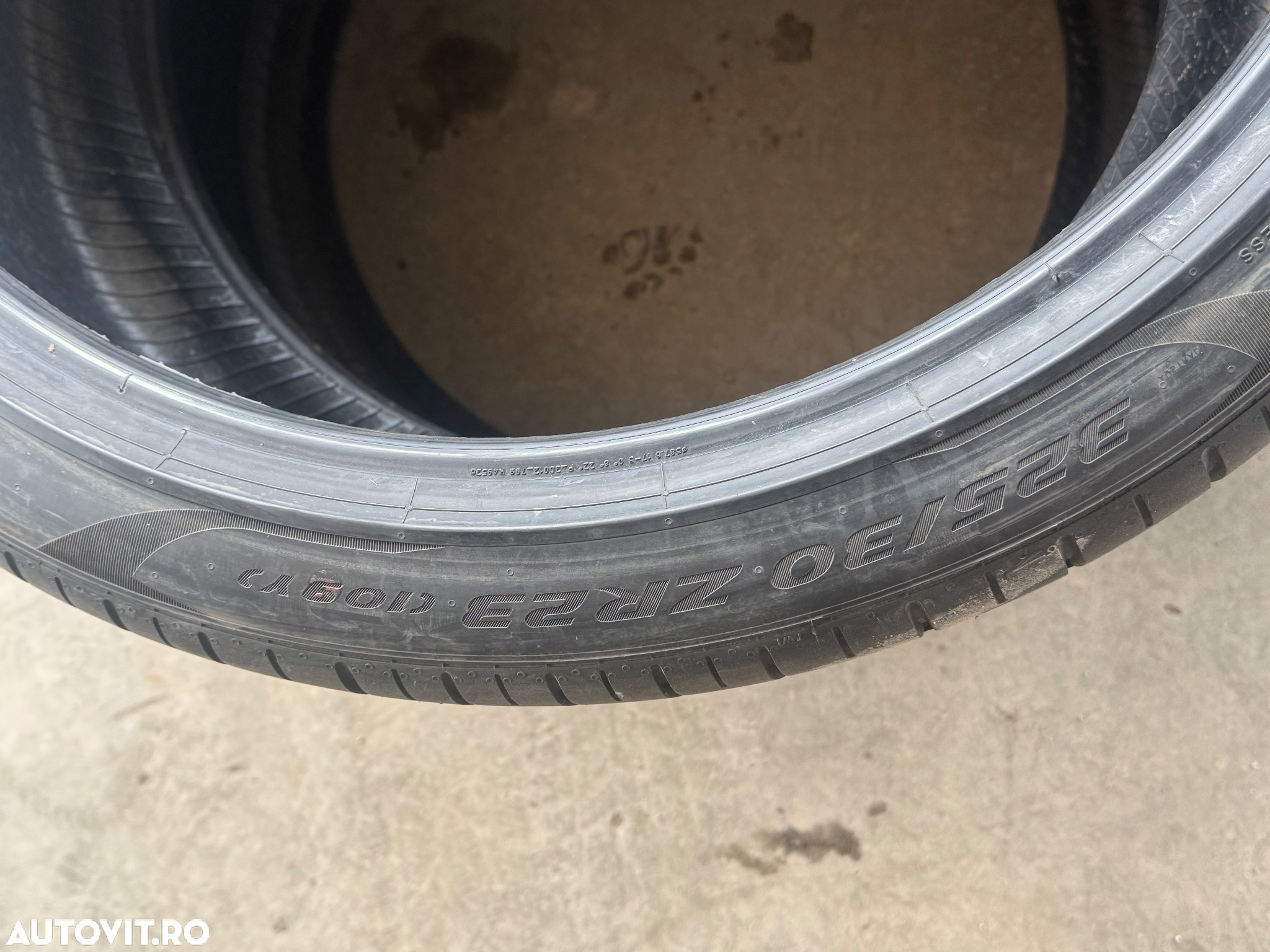 Vând 2 anvelope 325/30/23 Pirelli de vară ca noi - 4