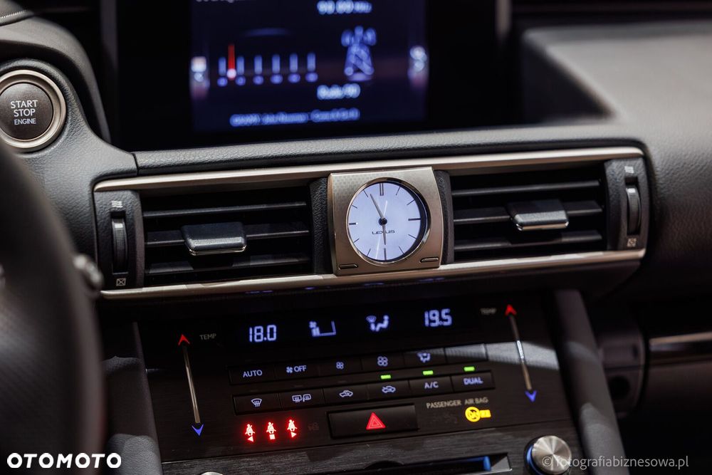 Lexus IS 200t Elegance - 25