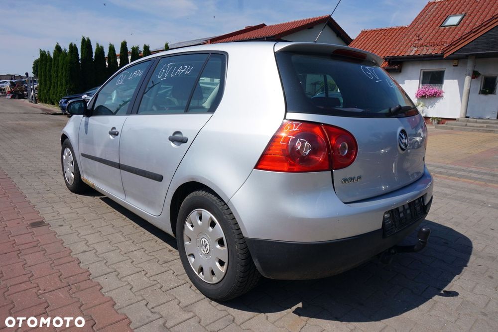 VOLKSWAGEN GOLF V 5D HB 2006 LA7W 1.6 8V BSE 102KM HTN SREBRNY na części - 3