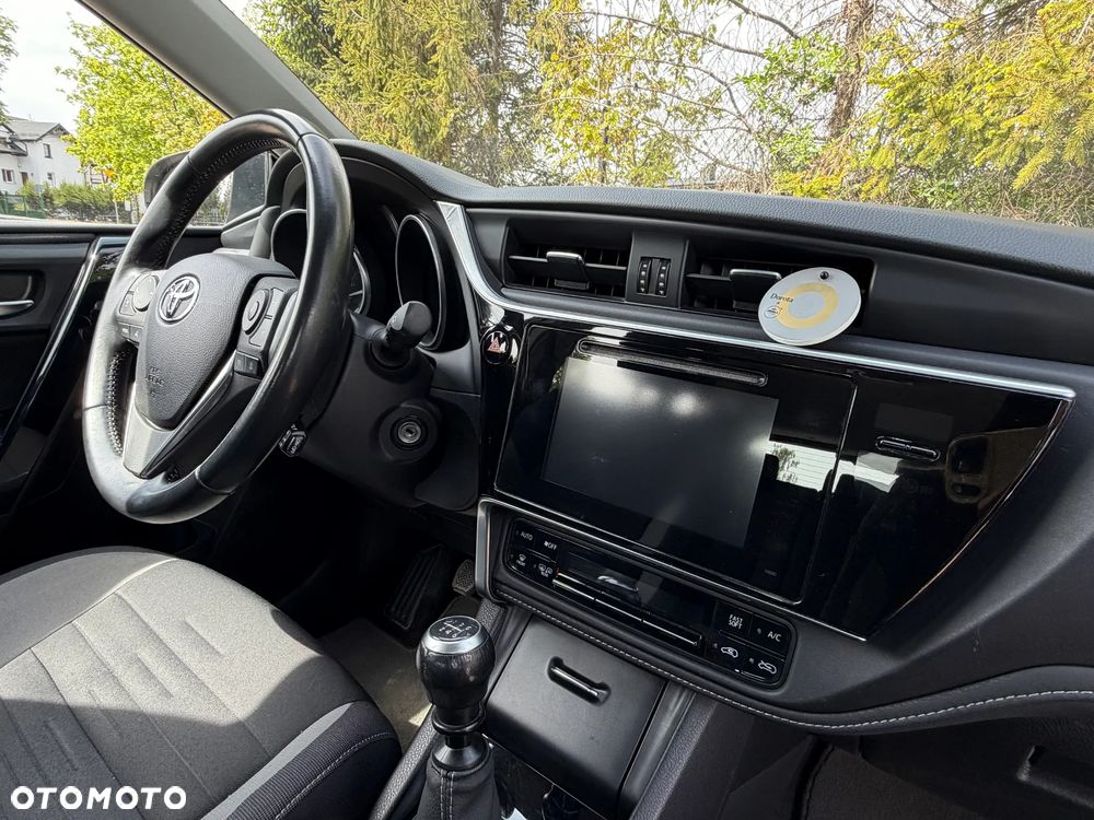 Toyota Auris 1.6 Premium - 5