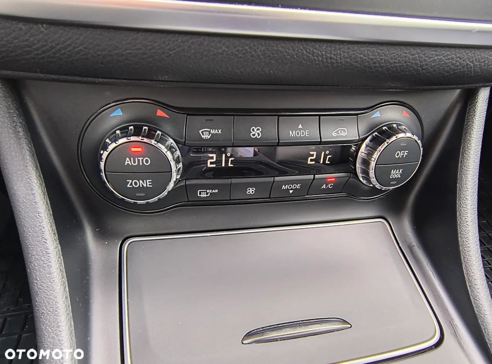 Mercedes-Benz GLA 250 4Matic 7G-DCT - 22