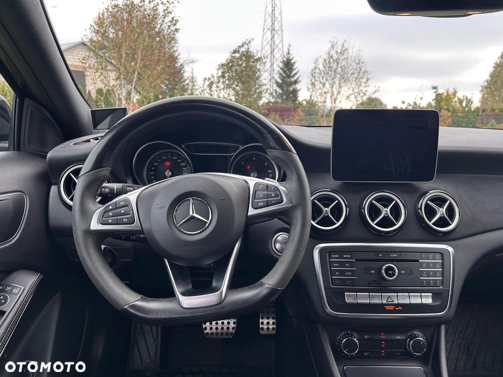 Mercedes-Benz GLA - 9