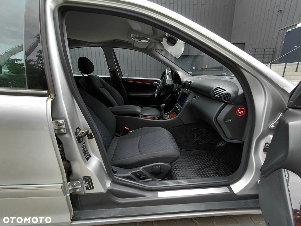 Mercedes-Benz Klasa C 220 CDI Elegance - 20