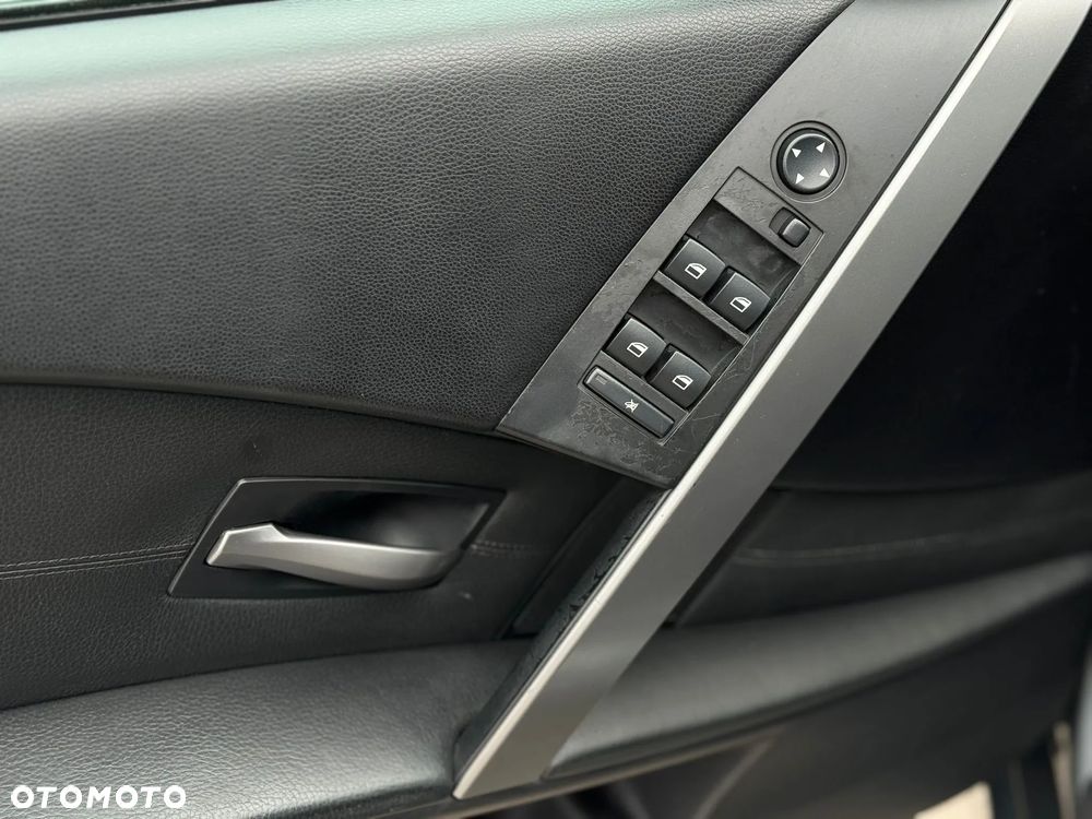 BMW Seria 5 525d - 14