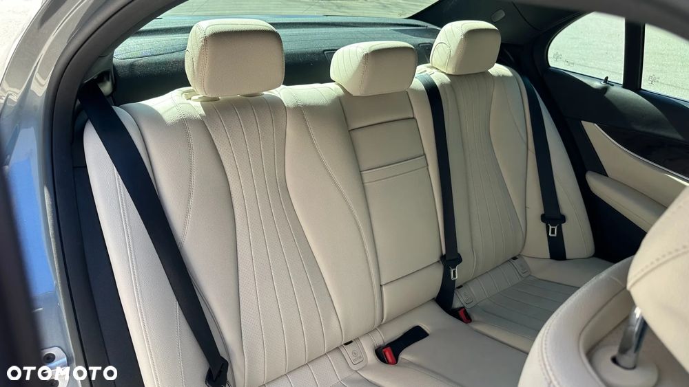 Mercedes-Benz Klasa E - 27