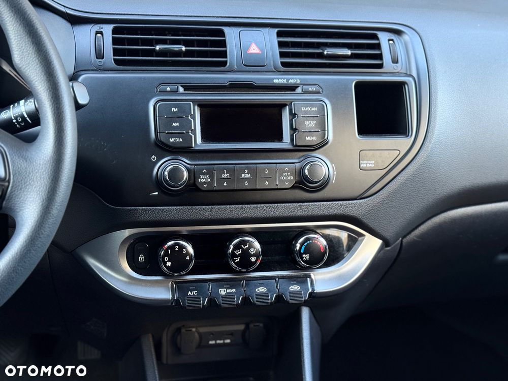 Kia Rio - 12