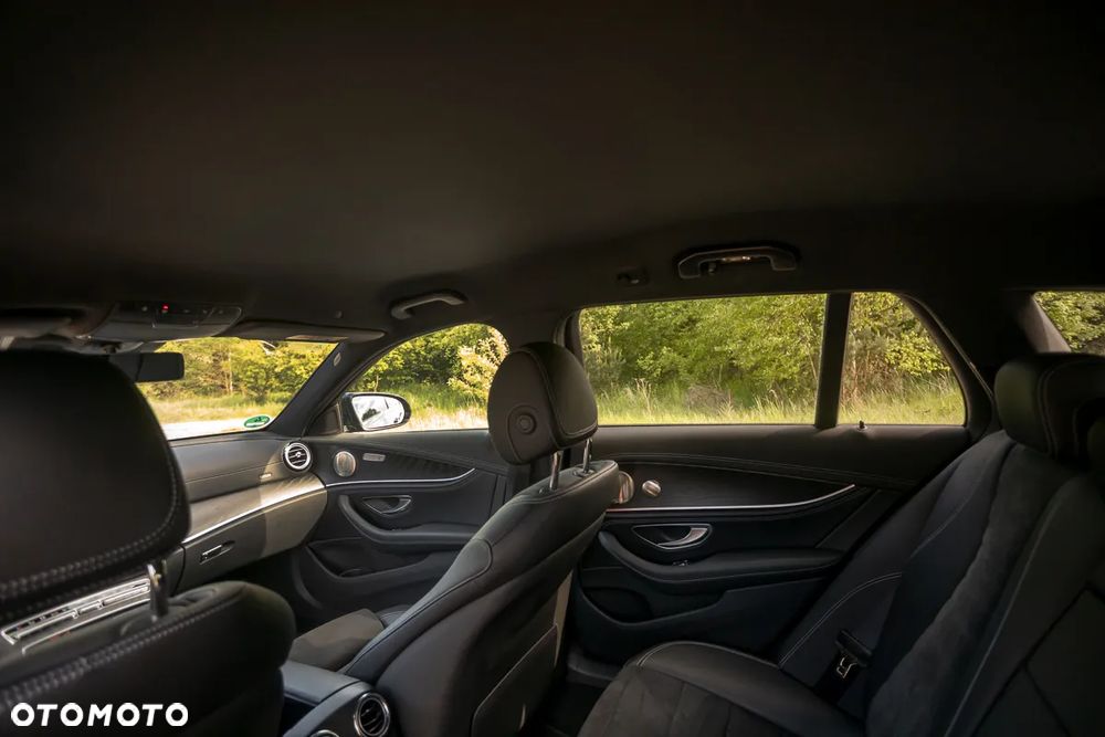 Mercedes-Benz Klasa E 300de 4Matic 9G-TRONIC - 37