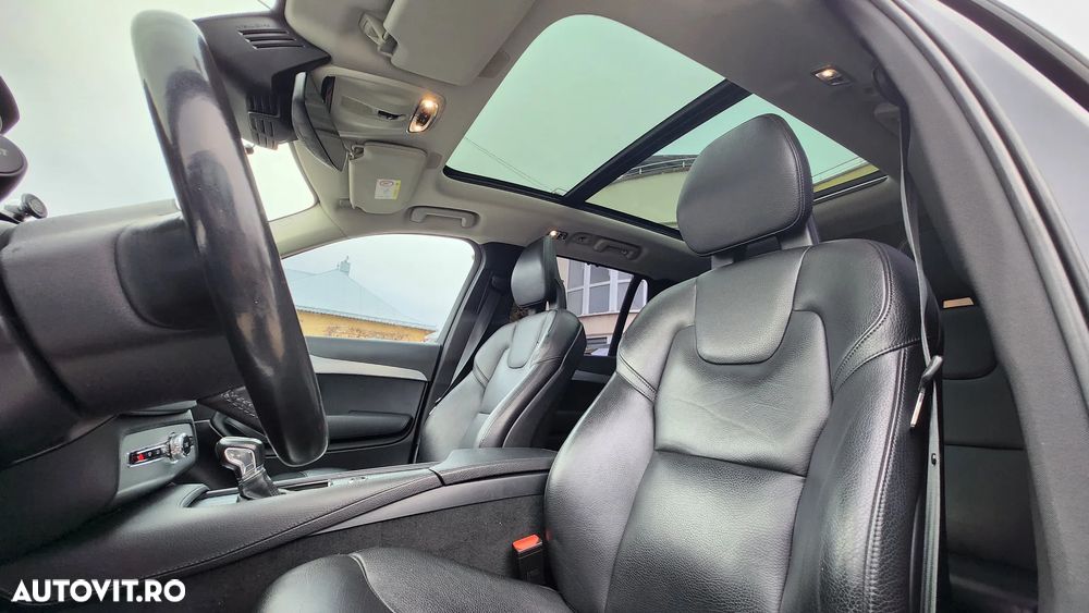 Volvo XC 90 D5 AWD Geartronic Momentum - 16