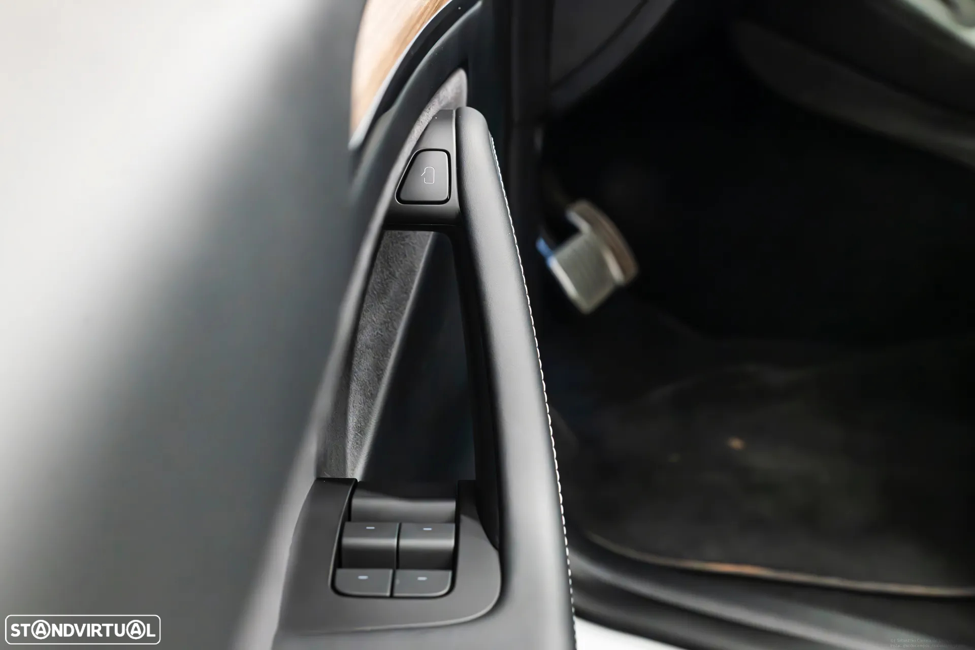 Tesla Model Y Performance Tração Integral - 18