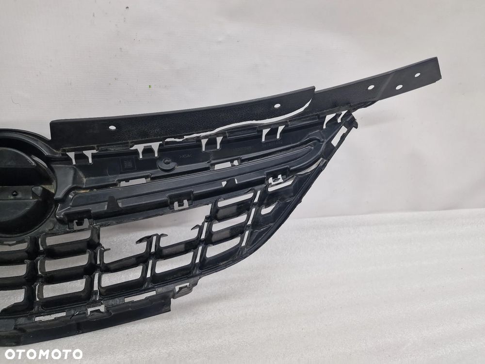 OPEL ZAFIRA C 11- ATRAPA / GRILL PRZEDNI PRZÓD , NR 13300698 , NR AUKCJI GL573 - 17