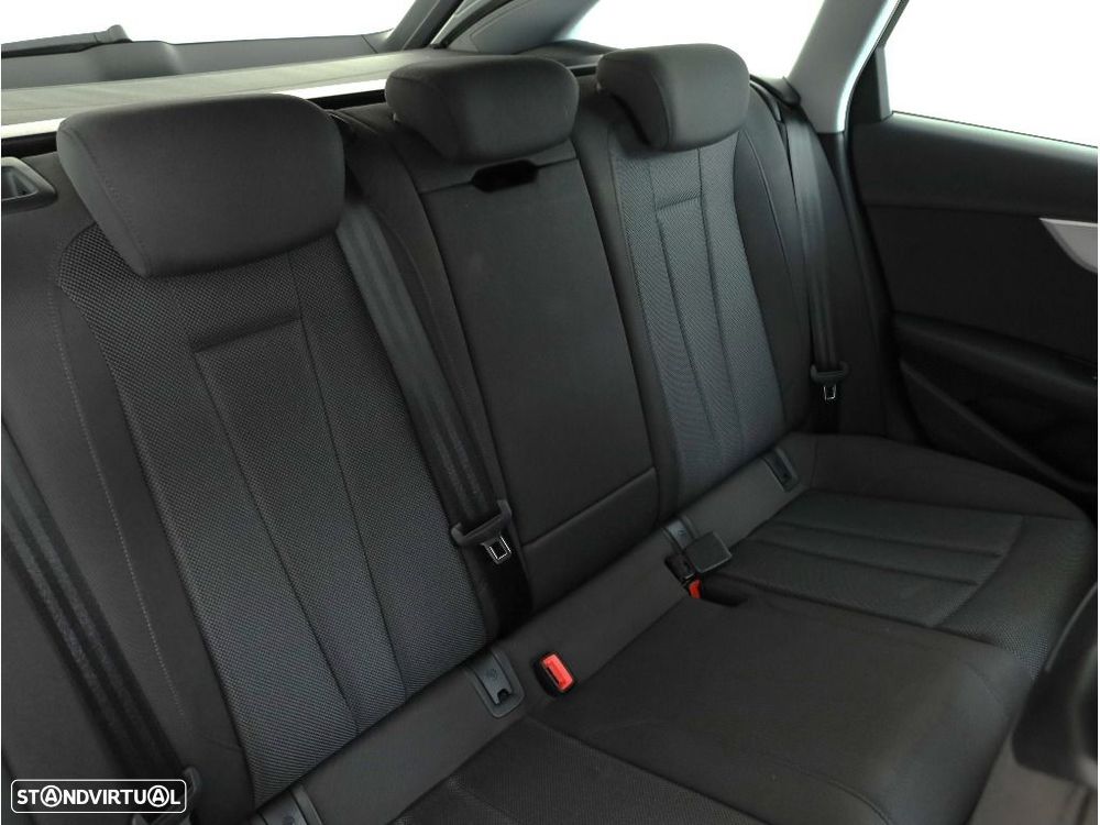 Audi A4 Avant 30 TDI Advanced S tronic - 16