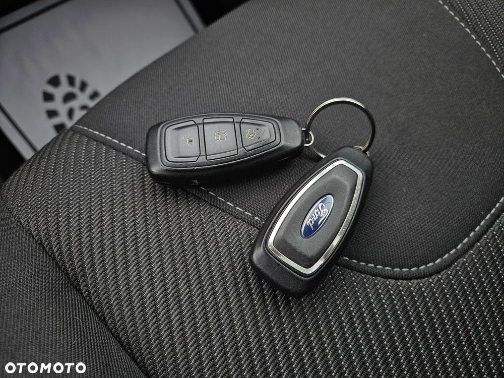 Ford Kuga 2.0 TDCi 2x4 SYNC - 17