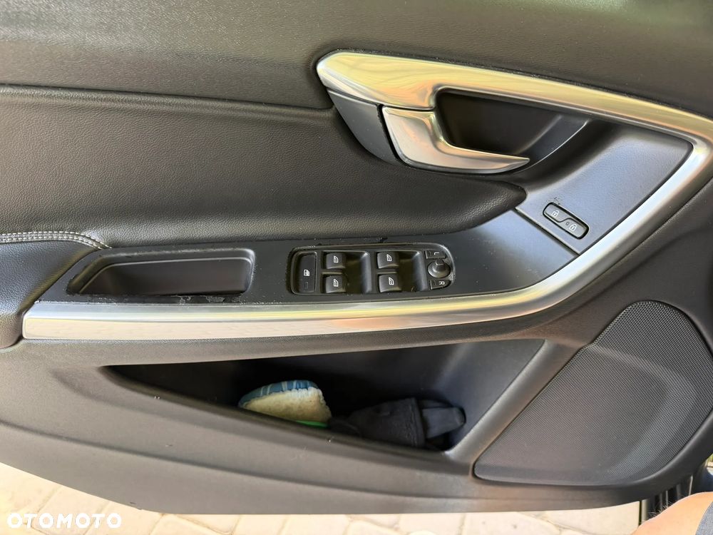 Volvo S60 T5 Drive-E Dynamic Edition (Momentum) - 17