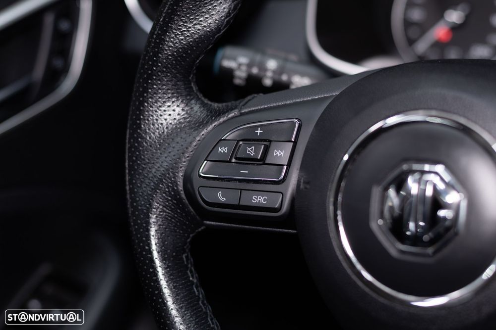 MG ZS EV 44.5 kWh Luxury - 37