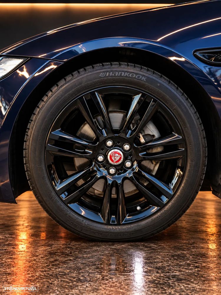 Jaguar XE - 30