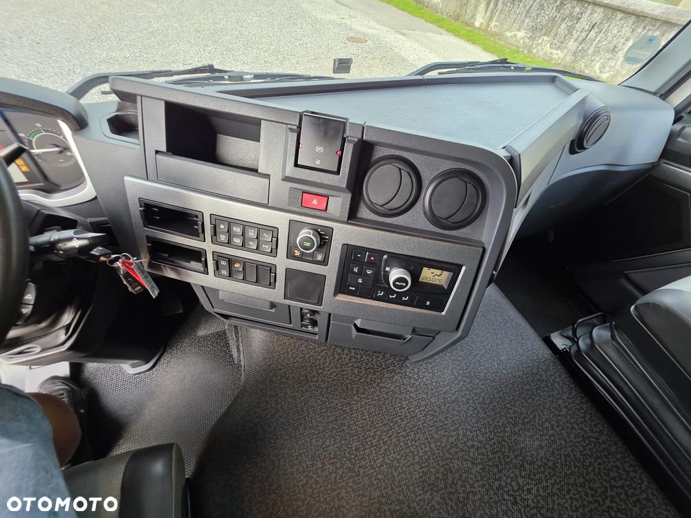 Renault T 380 / KONTENER / IZOTERMA / WINDA  /  18 EUROPALET / SYPIALKA  / AUTOMAT / JAK NOWA / E6 / SPROWADZONA / - 24