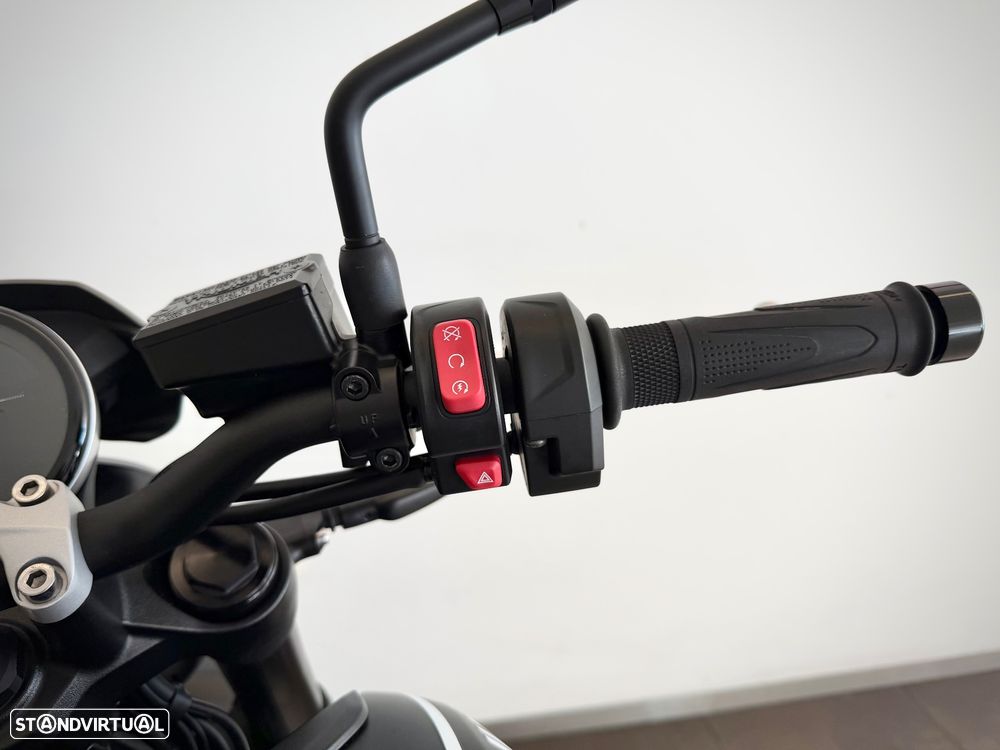 Triumph Trident 660 - 11