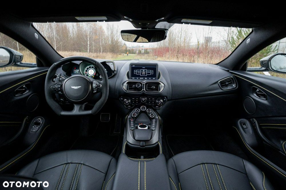 Aston Martin Vantage - 17