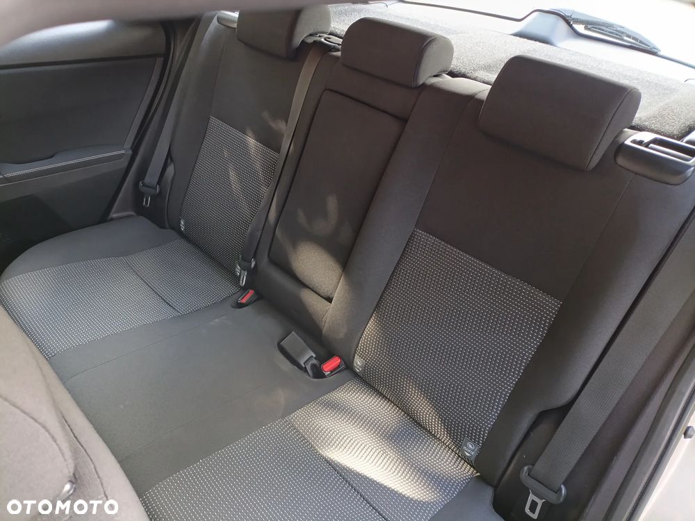 Toyota Auris 1.6 Luna - 9