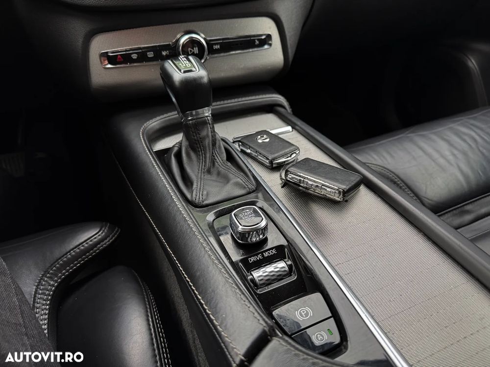Volvo XC 90 D5 AWD Geartronic Inscription - 36