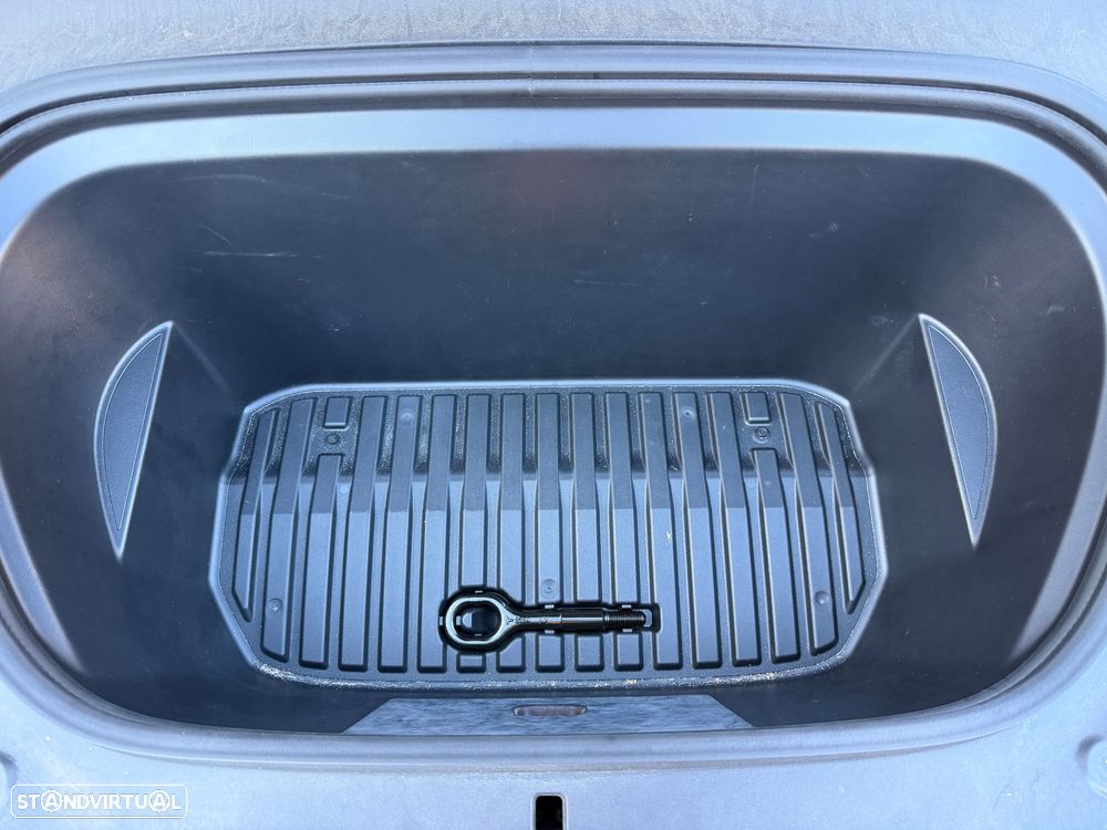 Tesla Model Y RWD - 9