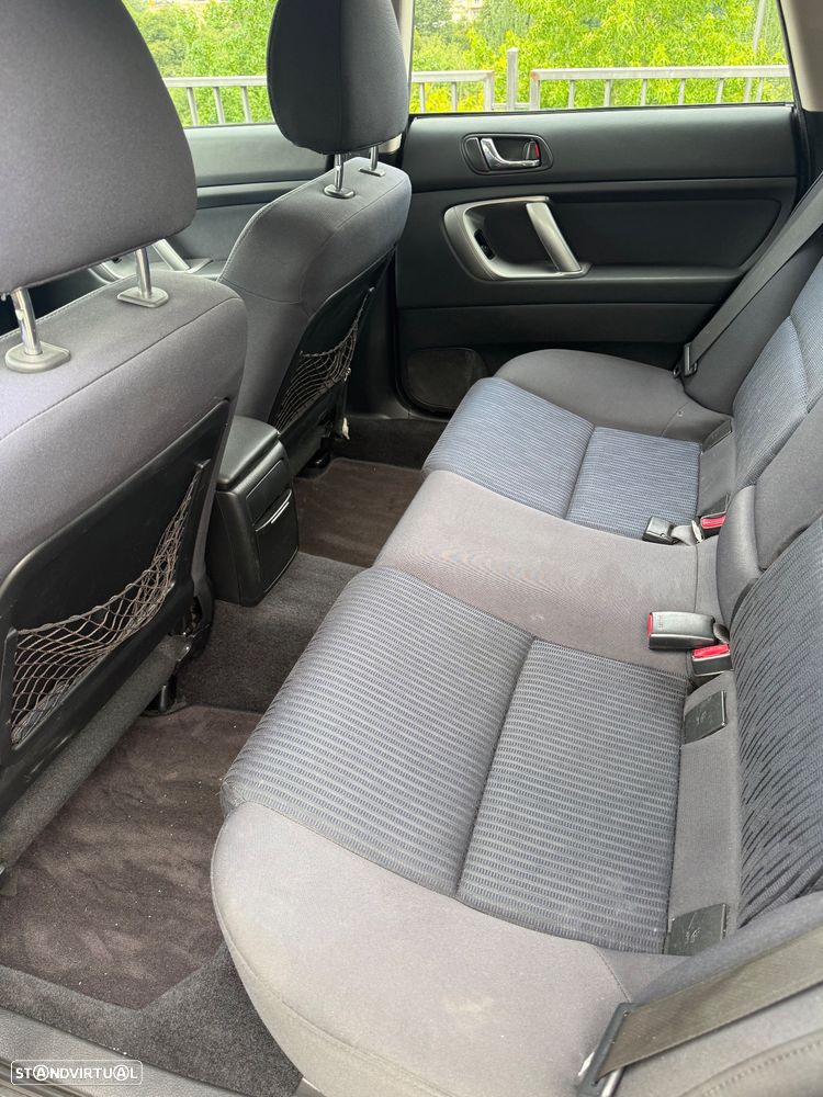 Subaru Legacy Outback - 6