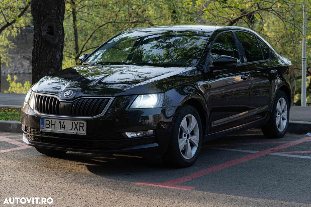 Skoda Octavia 1.6 TDI DSG Ambition - 1