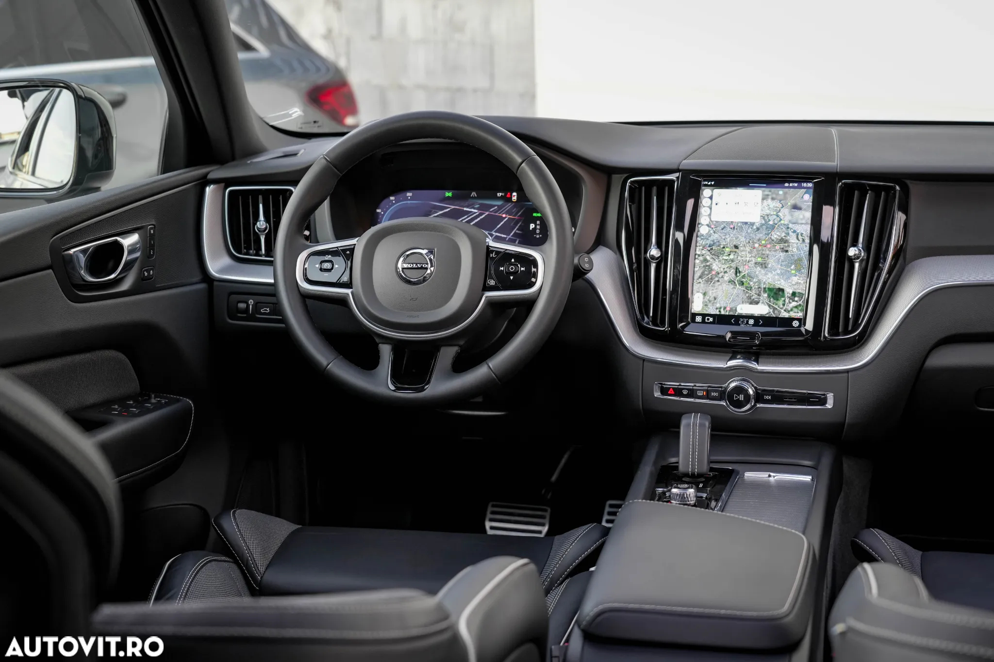 Volvo XC 60 T6 AWD Plug-in Hybrid Ultra Black Edition - 9