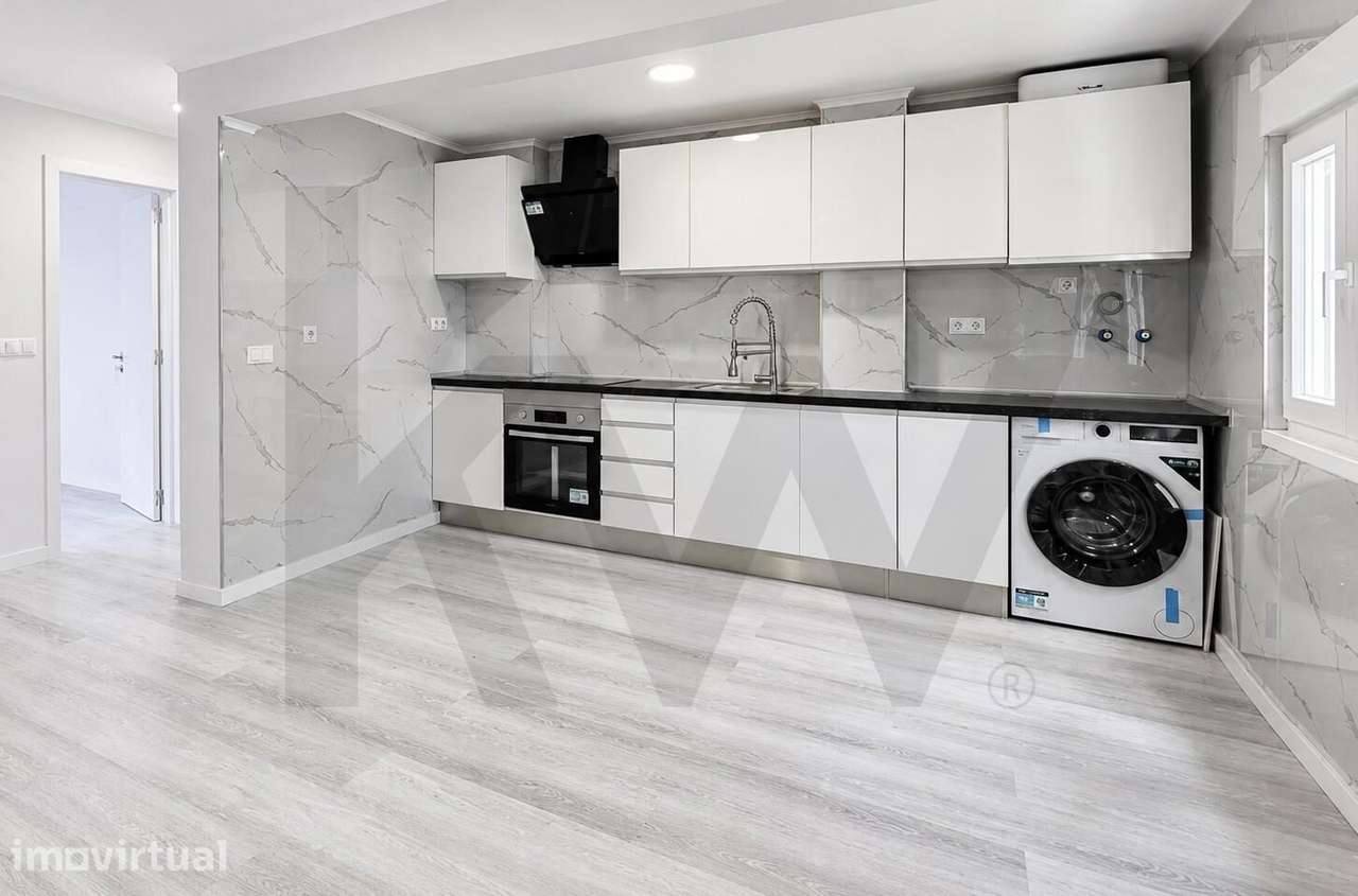 Apartamento T3 à venda no centro do Laranjeiro - Grande imagem: 2/17