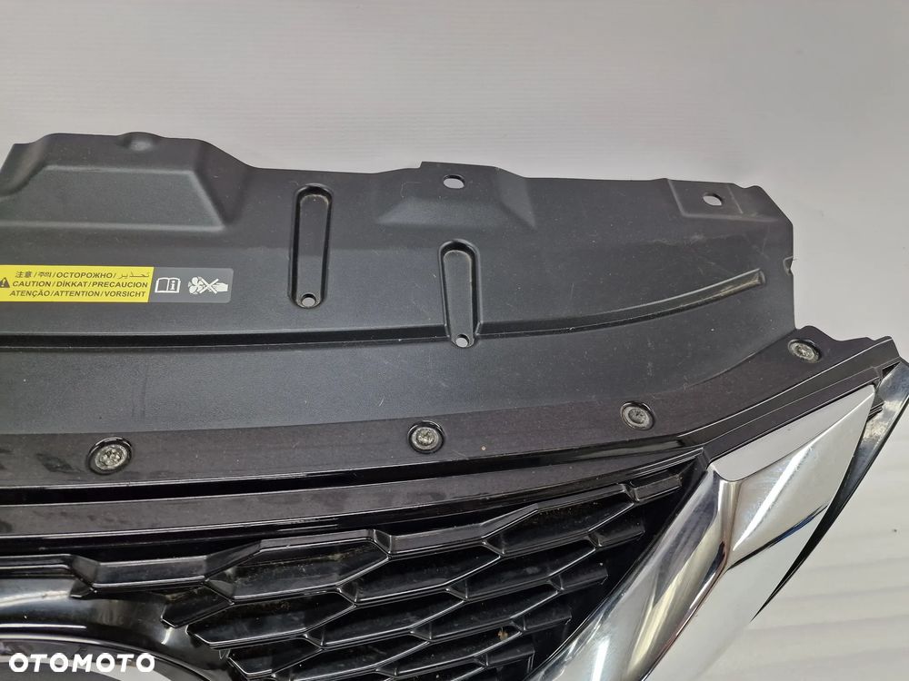 NISSAN QASHQAI II LIFT 17- ATRAPA / GRILL PRZEDNI PRZÓD / ZNACZEK NA KAMERE / POD RADAR , NR 62310HV3 , NR AUKCJI GR112 - 4