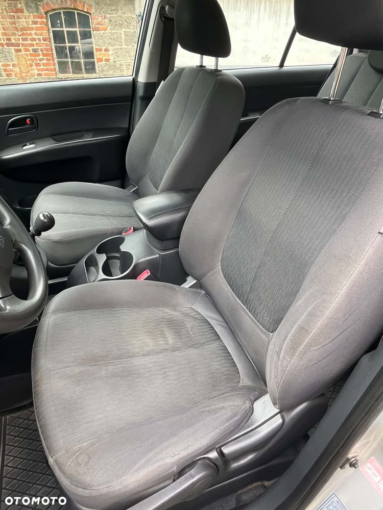 Kia Carens 1.6 Tour - 9